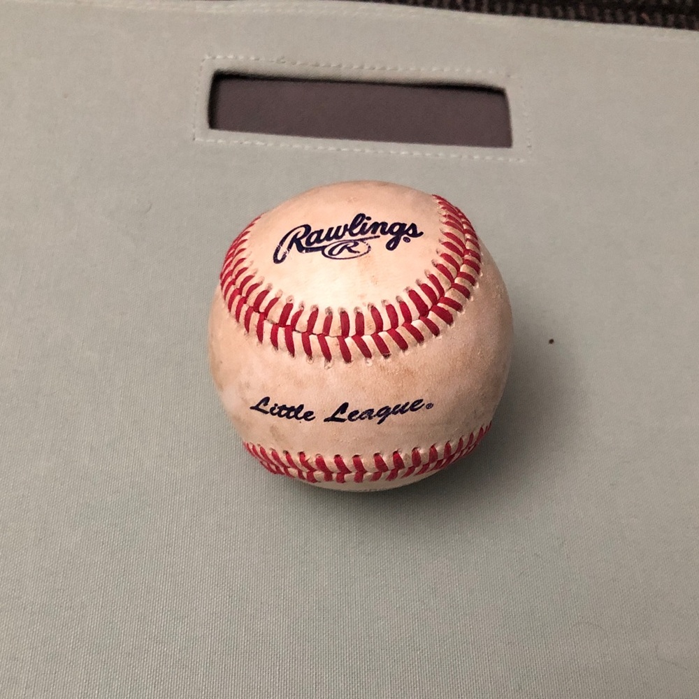 🛍️ Rawlings Baseball with Red Stitching
